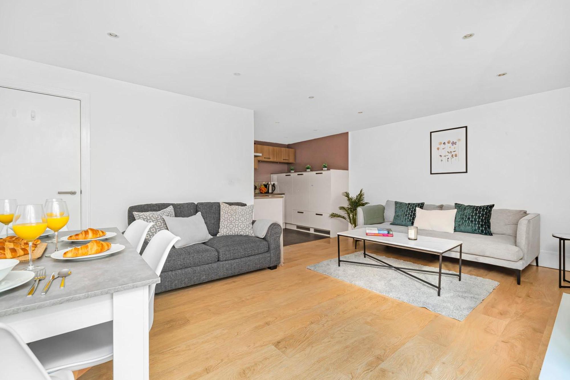 King'S Cross - 2Br With Terrace - Cityapartmentstay Λονδίνο Εξωτερικό φωτογραφία